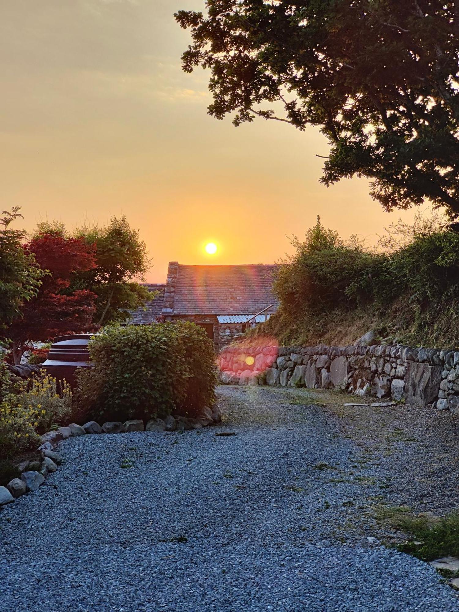 Ty Gwennol Near Gilfach Goch Apartman Llanbedr  Kültér fotó